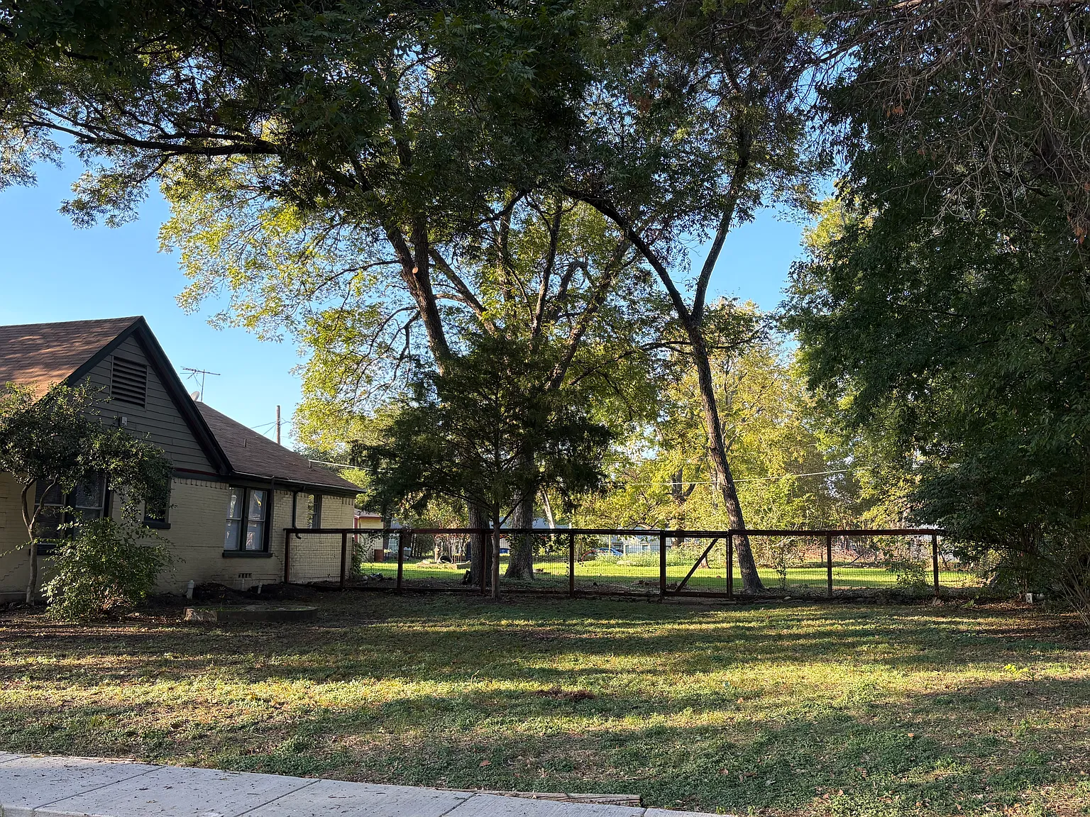 3 bed, 1474 sqft, $2,400 — Photo 4