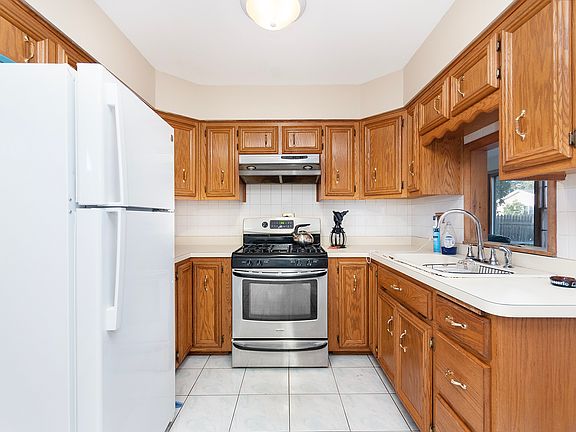 4th image of 8900 W 92nd St