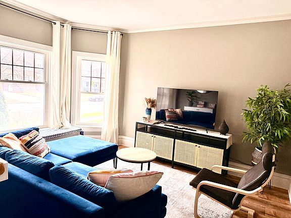 3rd image of 224 N Austin Blvd #1