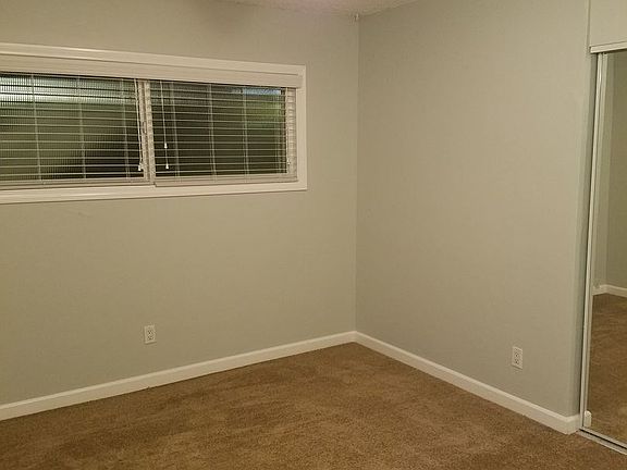 4th image of 4478 Bond St