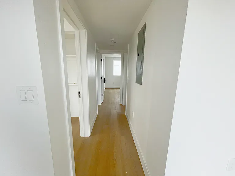 1353 W 37th St #9 — Photo 4