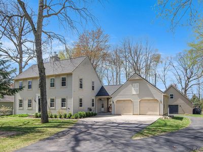 682 Foxfire Dr, Howell, MI, 48843