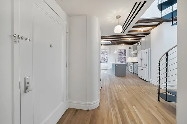 Rented by New York Residence | media 23