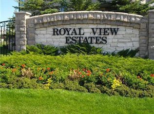 42 Royal Crest Point NW, Calgary, AB T3G5W5