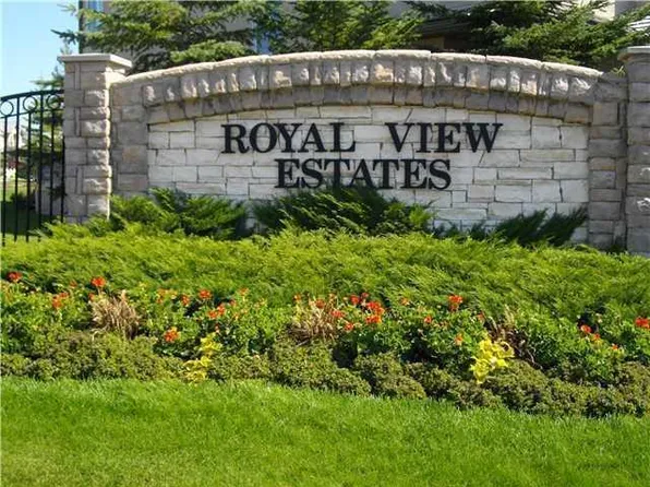 42 Royal Crest Point NW, Calgary, AB T3G 5W5