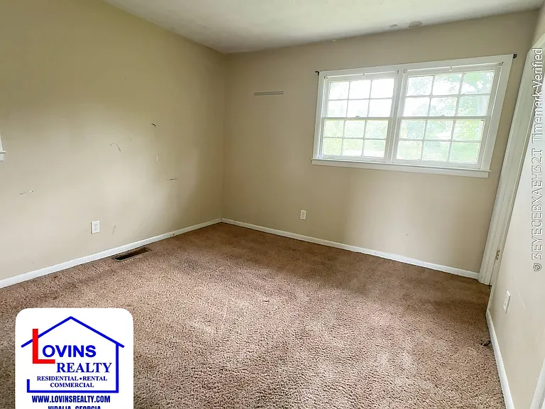 714 Winona St — Photo 6