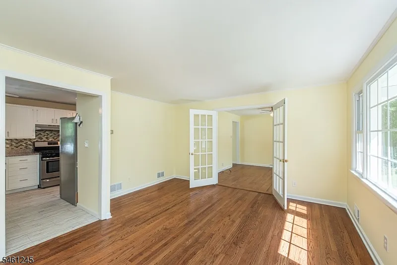 4 bed, 1.5 bath, $4,000 — Photo 3
