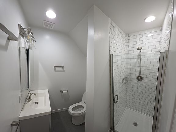 4th image of 2113 W 18th Pl