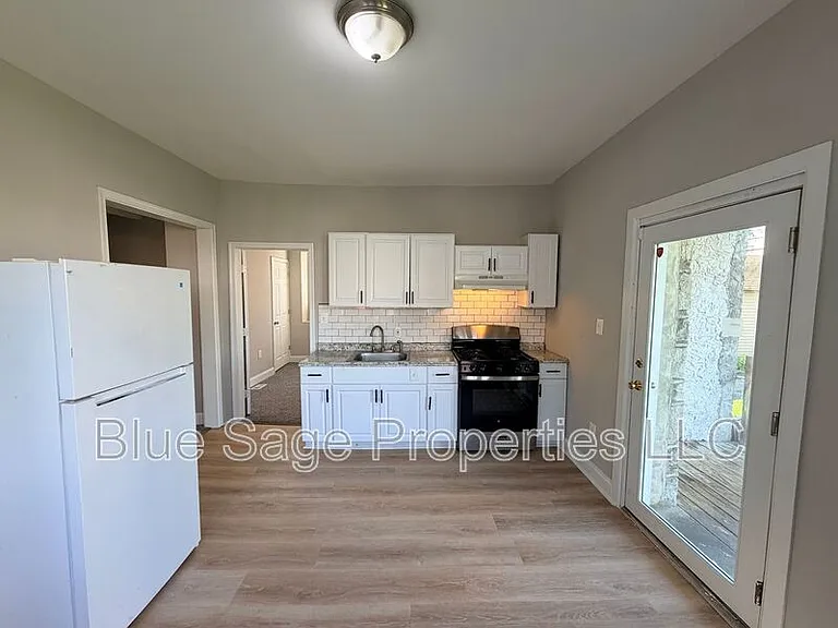 900-902 Church Ln #902 CHURCH LN — Photo 9