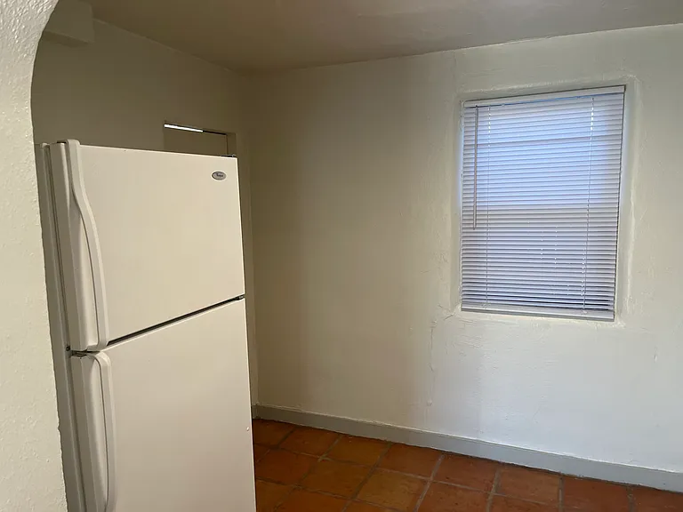 Updated 2 Bed 1 Bath Nob Hill Apartment Just 2 Blocks to UNM — Photo 22