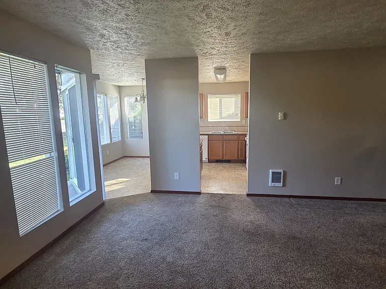 45 Sullivan — Photo 2