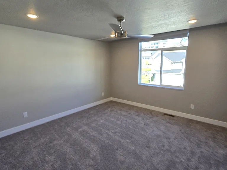 880 N Sapphire St — Photo 5