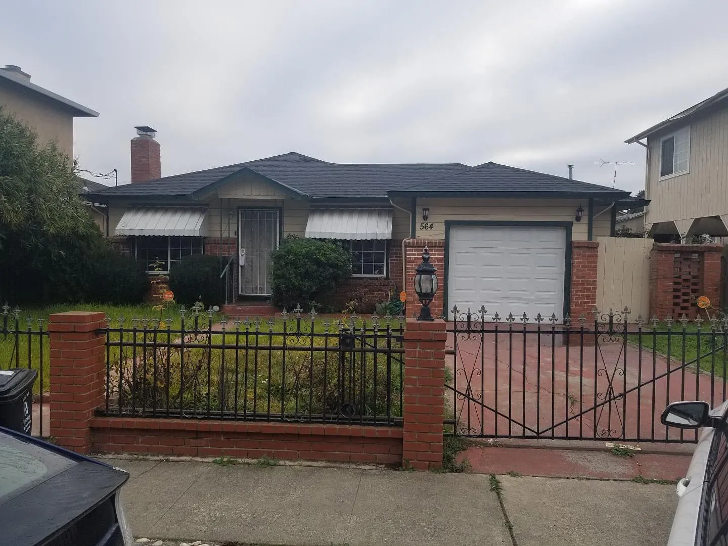 564 Hurlingame Ave photo 1