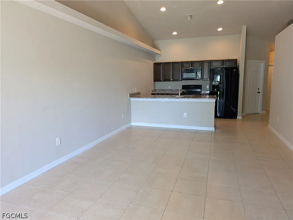 3 bed, 2.0 bath, 1207 sqft, $1,600 — Photo 4