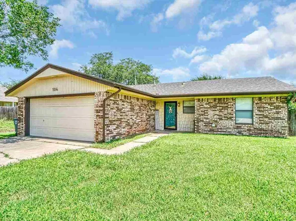 104 SE Trenton Rd, Lawton, OK 73501
