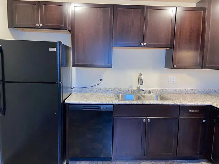 2 bed, 1.0 bath, 746 sqft, $1,675 — Photo 3