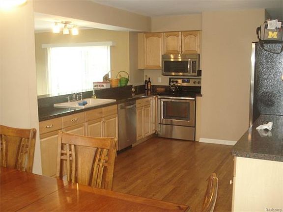 2nd image of 37265 Ladywood St