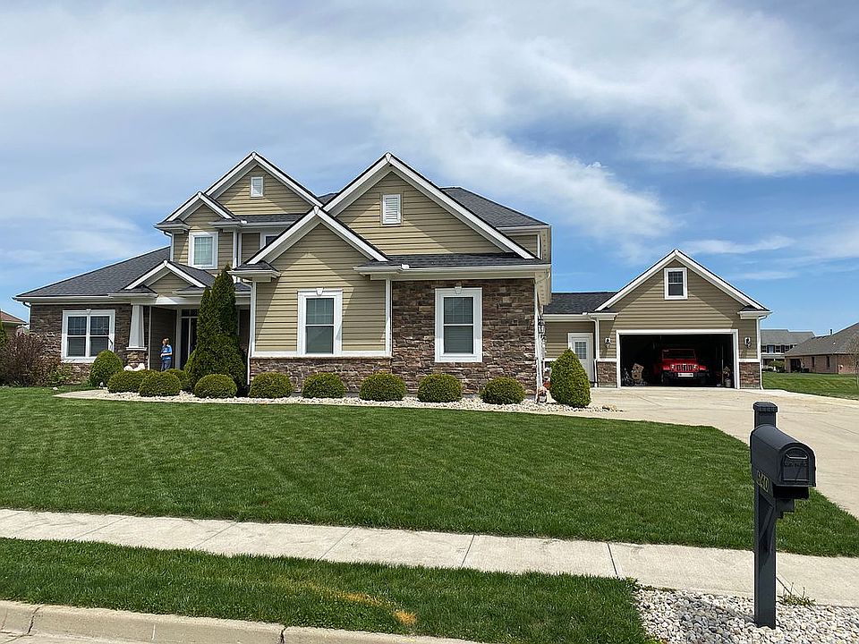 1st image of 640 Rosecrest Dr