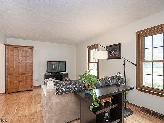 4th image of 9204 Pleasant Lake Blvd