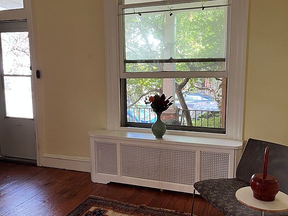 2nd image of 4350 Lauriston St
