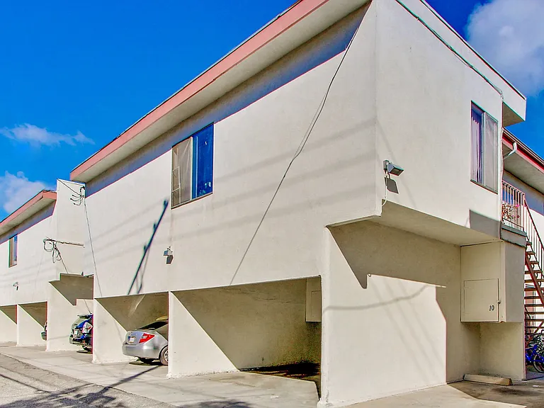 4081 McLaughlin Ave — Photo 13