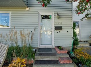 223 Dickinsfield Ct NW, Edmonton, AB T5E5V8