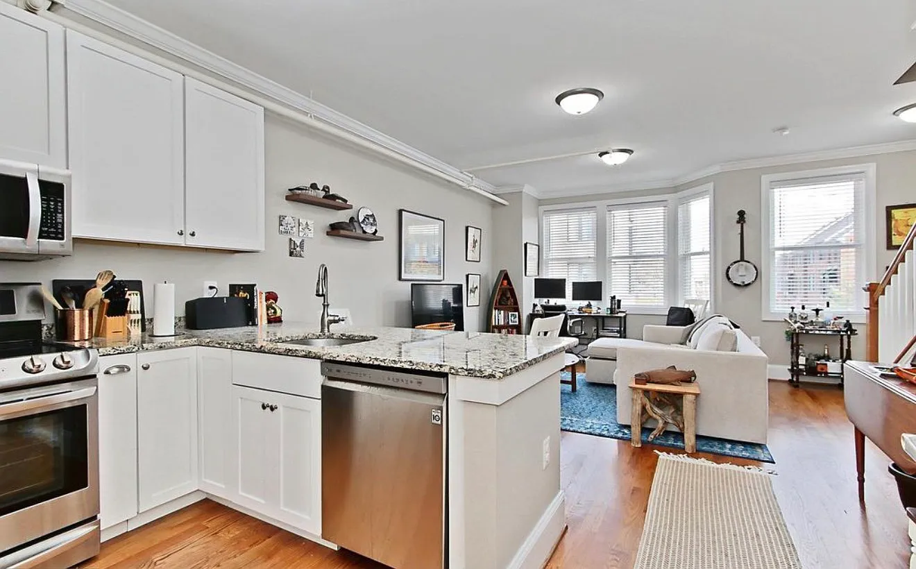 1 bed, 880 sqft, $3,000 — Photo 3
