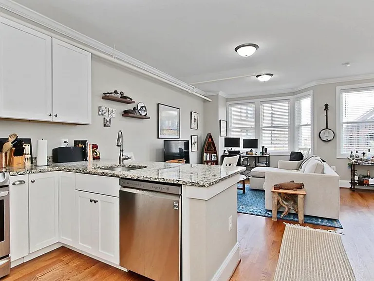 1008 Pendleton St #2B — Photo 3