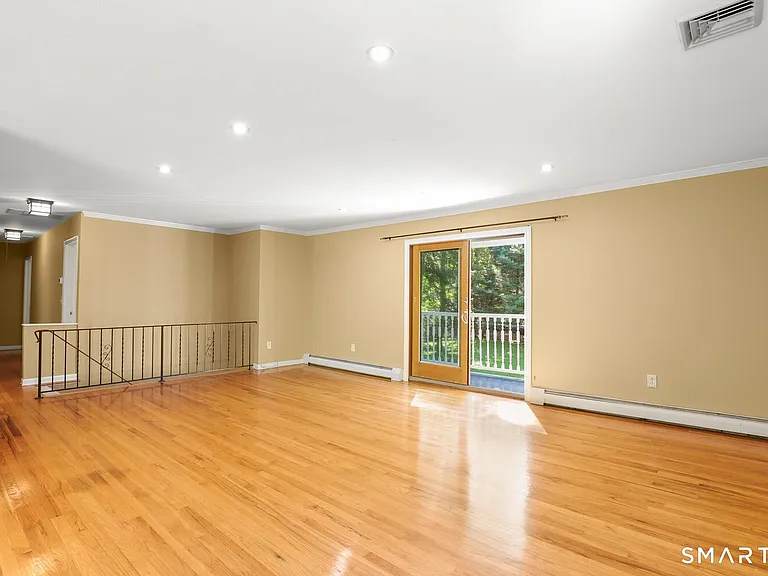 122 Deforest Rd — Photo 17