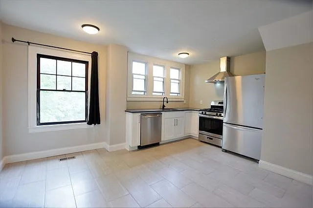 110 S Quarry St #1 photo 1