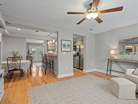 3rd image of 2260 Germantown Sq W