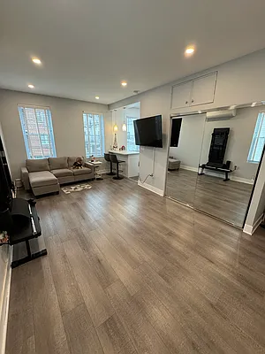 Rented by Bouklis Group | media 6