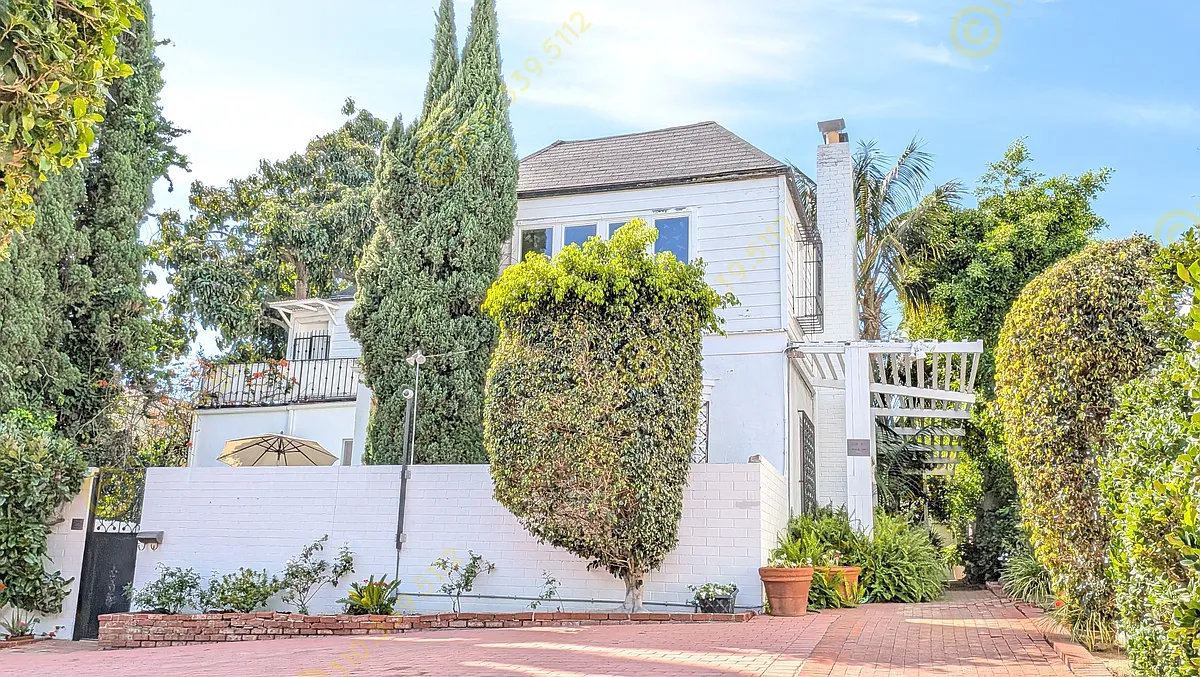 Building Photo - 969 N Doheny Dr #1/2