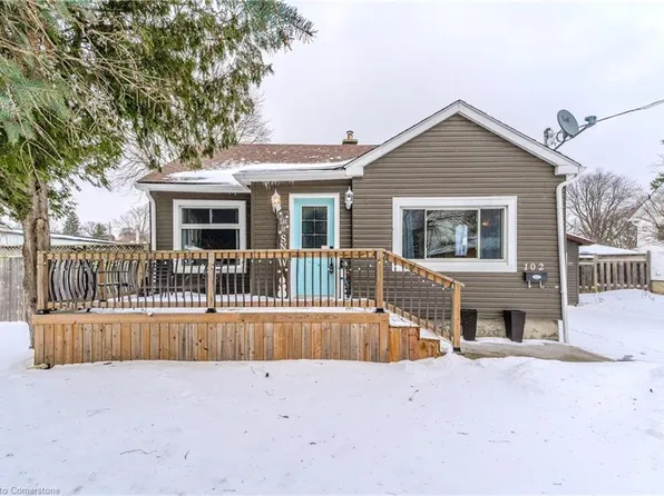 102 Elmwood Ave, Cambridge, ON N1R 4Y6