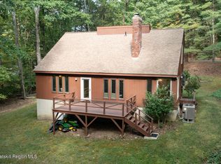 56 Knollwood Dr, Valatie, NY 12184