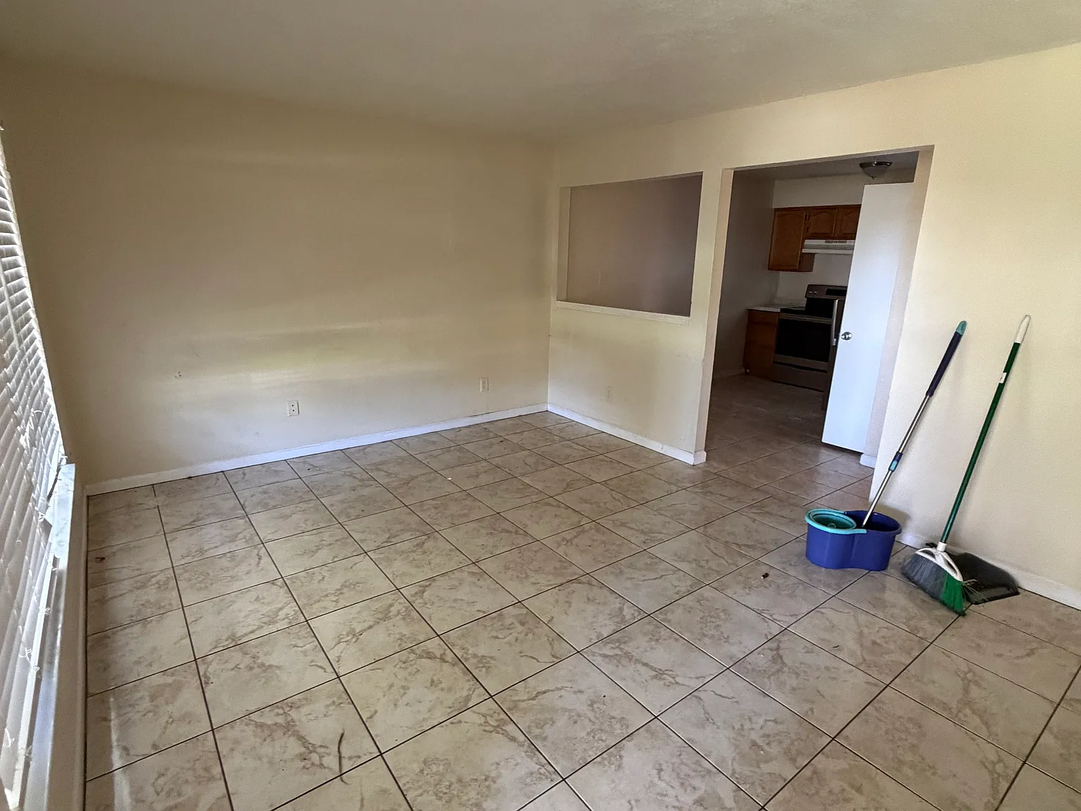 2 bed, 1010 sqft, $1,425 — Photo 3