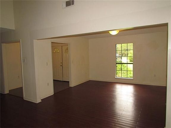 5th image of 68277 Marion St