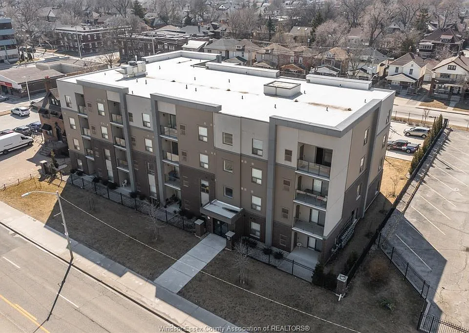 955 Ouellette Ave #405