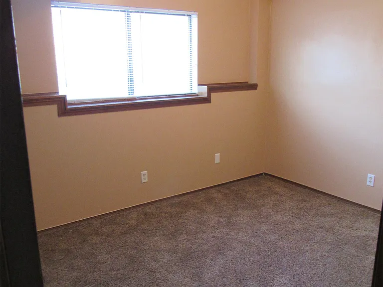 1428 E Beloit Ave — Photo 1