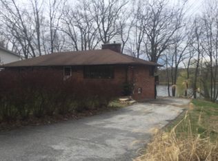 31 Fawn Lake Rd, Stockholm, NJ 07460