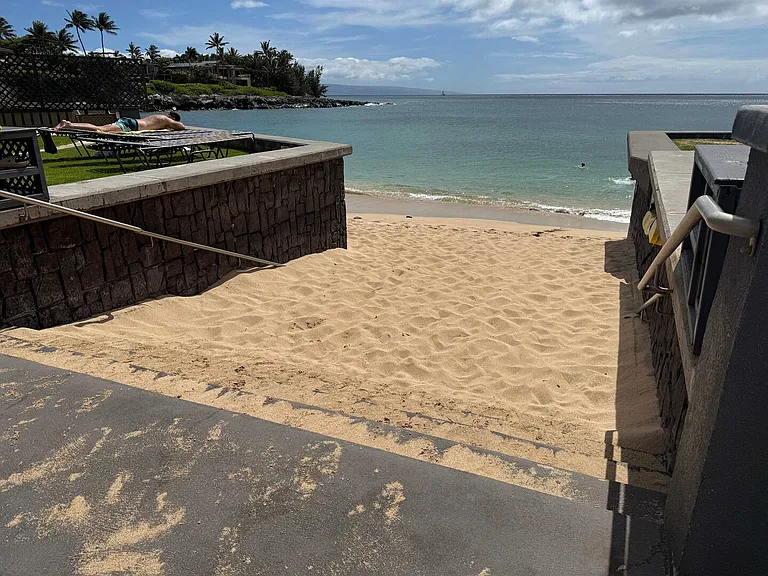 Lower Honoapiilani Rd — Photo 31
