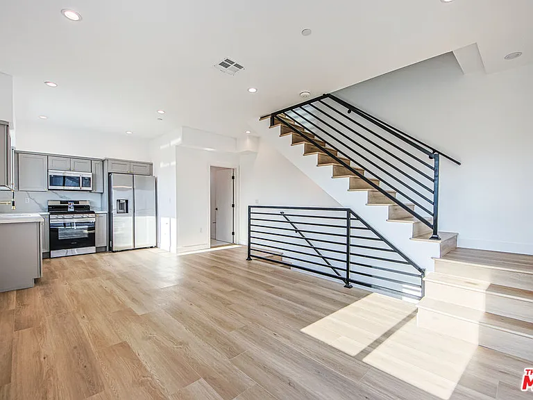 11443 1/2 Hatteras St — Photo 10