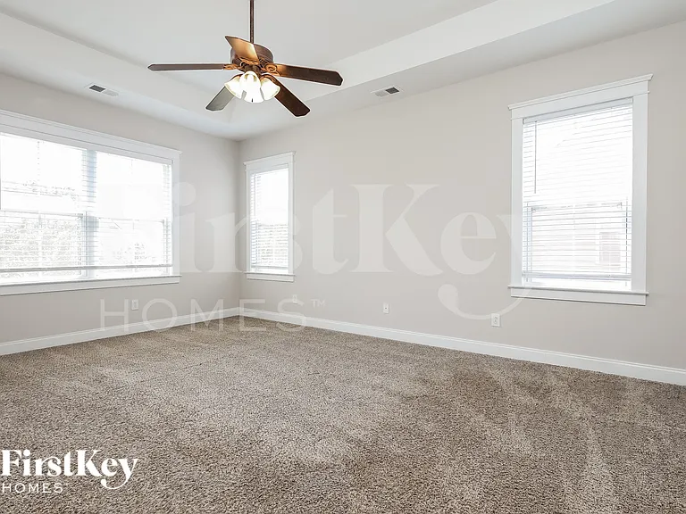 228 Silverwood Ln — Photo 9