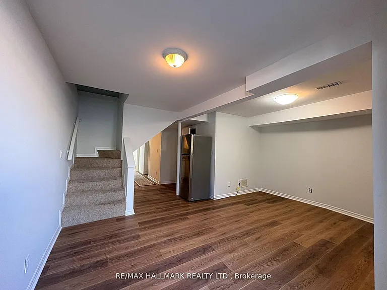 70 Eileen Ave #LOWER — Photo 3