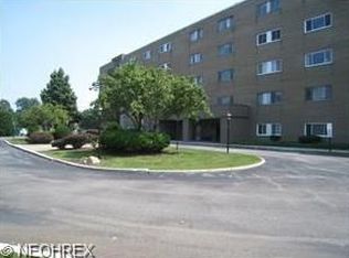 20333 Detroit Rd APT 212B, Rocky River, OH 44116