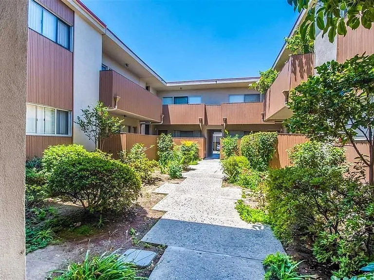 10327 Downey Ave — Photo 23