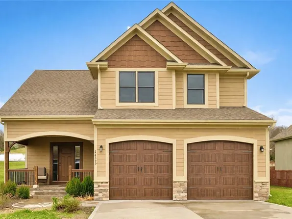 22359 W Cedar St, Tonganoxie, KS 66086
