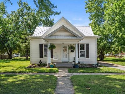 208 E 3rd Ave, Garnett, KS, 66032