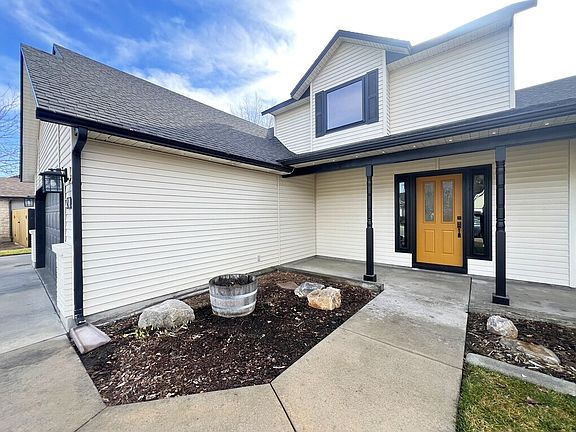 5th image of 2541 E Clarene Ct