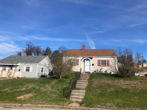 121 Pennsylvania Blvd, Monessen, PA 15062